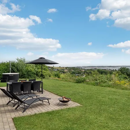 3 Bedroom Beautiful In Holiday home