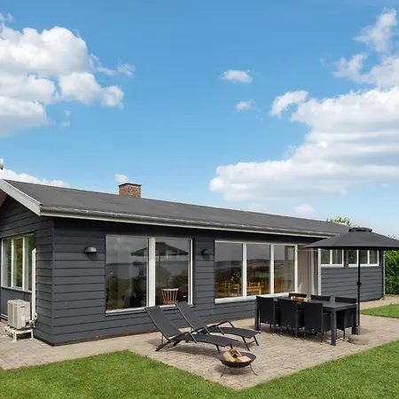 3 Bedroom Beautiful In Holiday home *